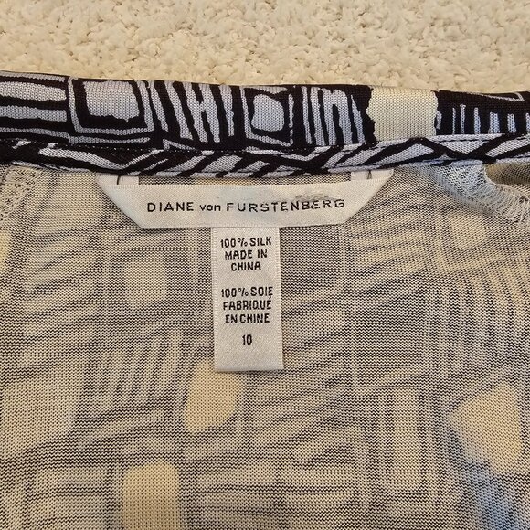 Diane Von Furstenberg Silk Wrap Dress, Size 10, EUC - Picture 3 of 6